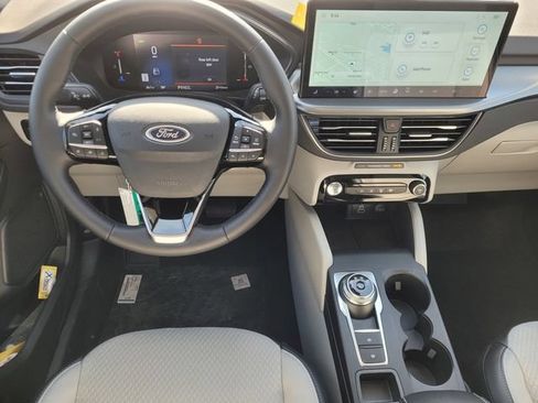 New 2025 Ford Escape SE FWD image 19