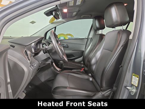 Used 2019 Chevrolet Trax LT w/ LT Convenience Package image 12