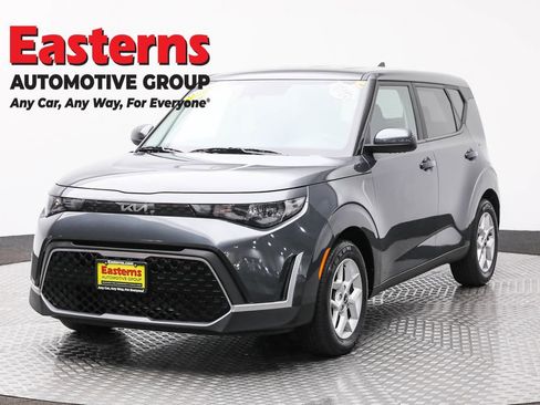 Used 2023 Kia Soul LX w/ LX Technology Package FWD image 1