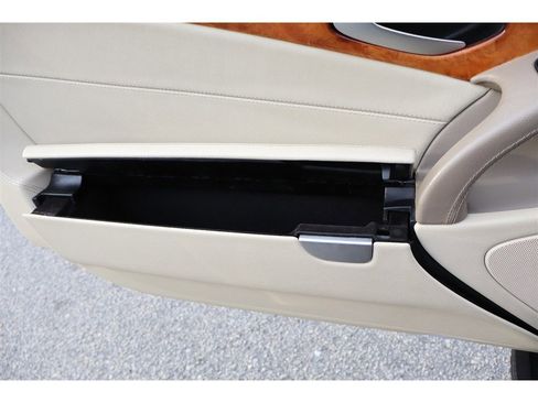 Used 2009 Mercedes-Benz SL 550 image 17