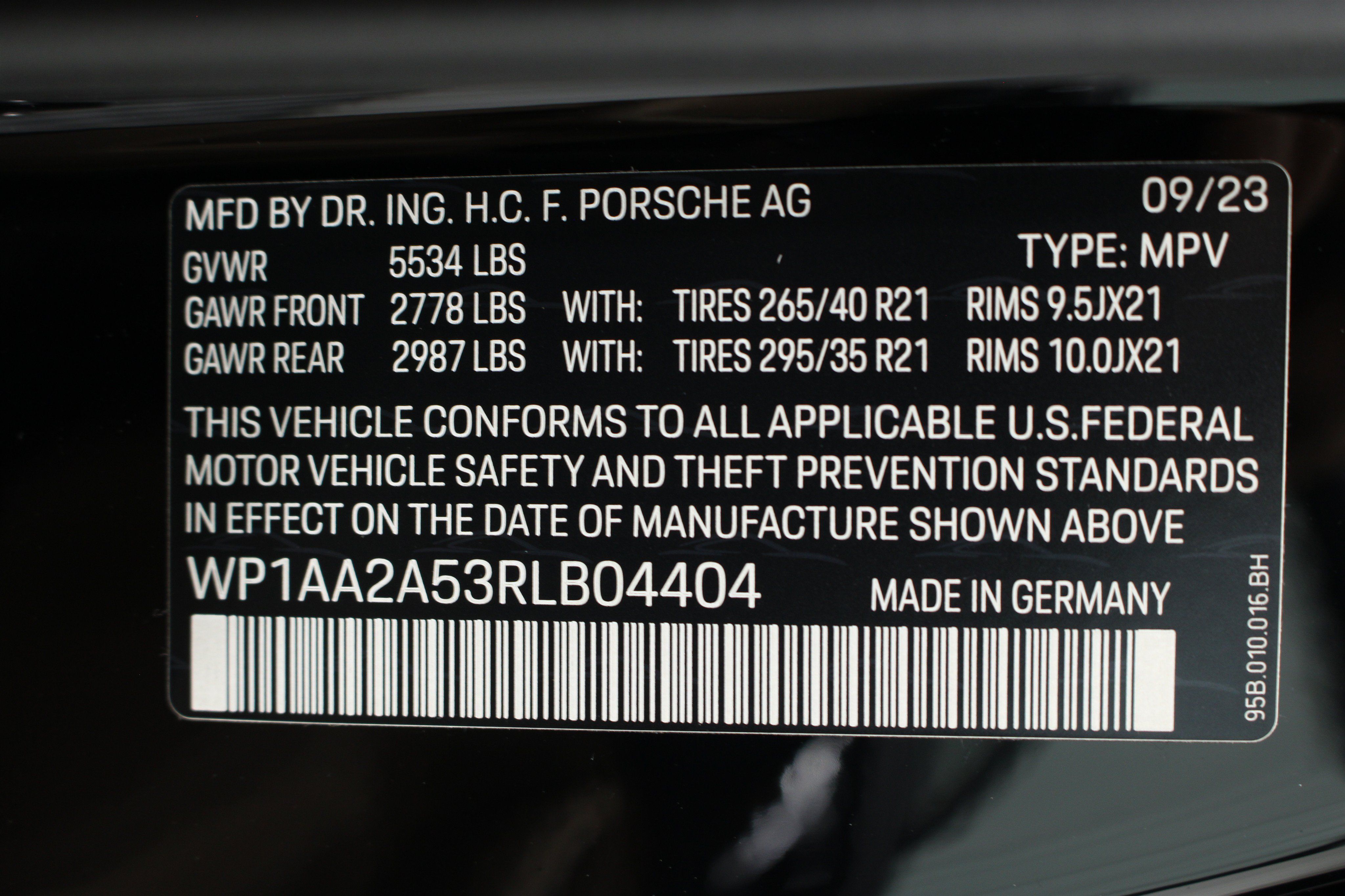 Used 2024 Porsche Macan AWD/4WD image 38