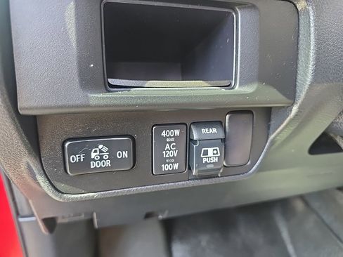 Certified 2017 Toyota Tacoma TRD Sport image 18