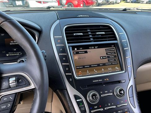 Used 2019 Lincoln Nautilus Reserve image 6