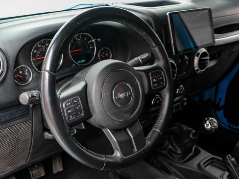 Used 2017 Jeep Wrangler Unlimited Rubicon w/ Connectivity Group AWD/4WD image 15