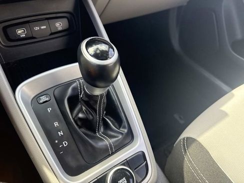 Certified 2023 Hyundai Venue SEL image 24