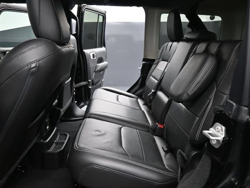 Used 2023 Jeep Wrangler Unlimited Sahara AWD/4WD image 15