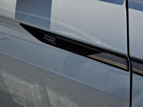 Used 2023 Volkswagen Tiguan SE R-Line FWD image 4