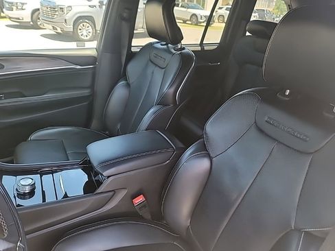 Used 2023 Jeep Grand Cherokee Overland w/ Luxury Tech Group IV RWD image 11