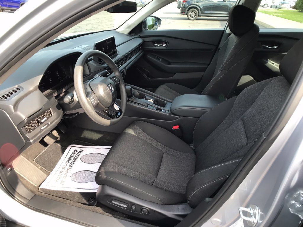 Certified 2025 Honda Accord SE image 4