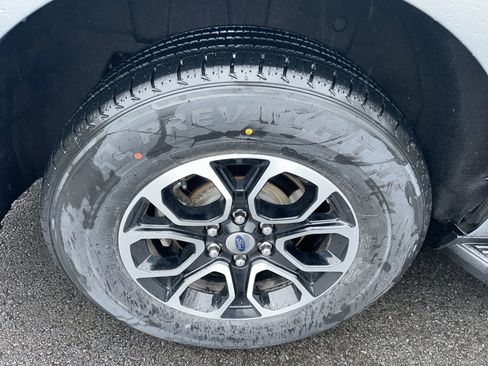 Used 2024 Ford Expedition Max XLT image 5