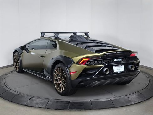 Used 2024 Lamborghini Huracan Sterrato image 3