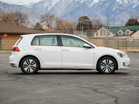 Used 2016 Volkswagen e-Golf SE w/ DC Fast Charging Package image 4