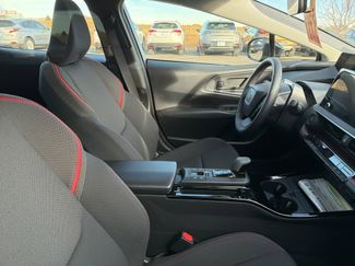 Used 2025 Toyota Prius Plug-In Hybrid video 4