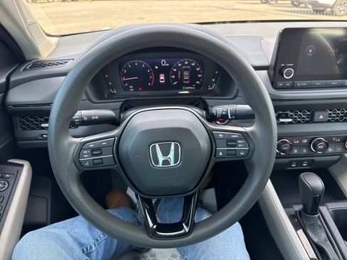 Used 2023 Honda Accord EX image 11