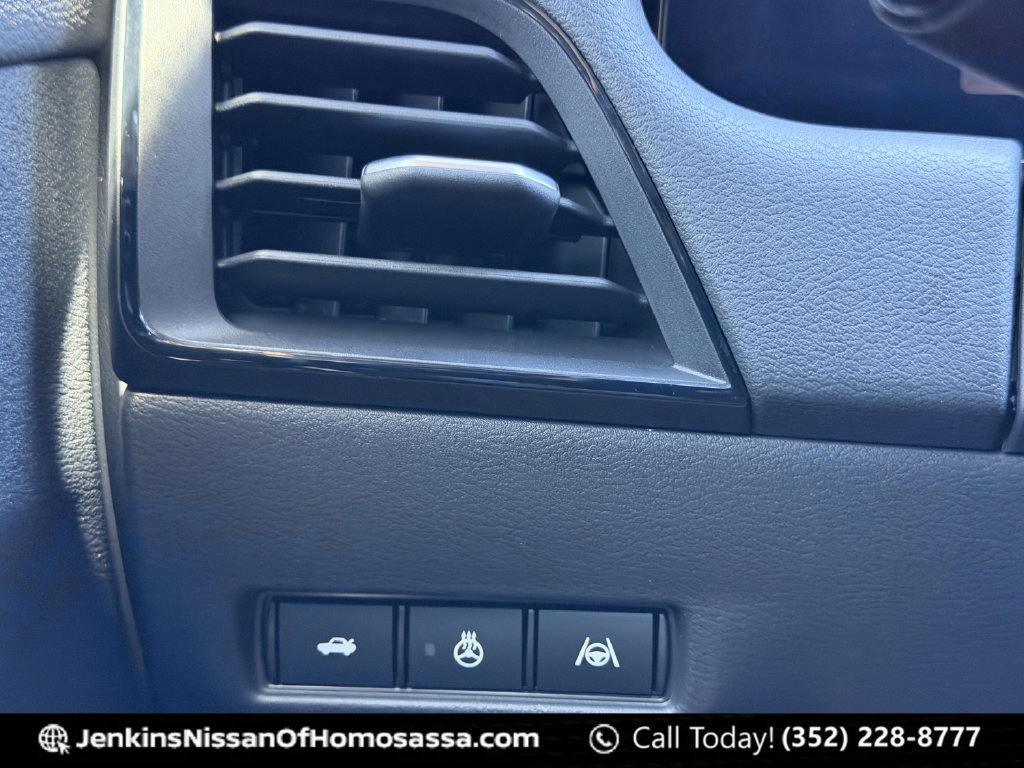 Used 2026 Nissan Sentra SR w/ SR Premium Package FWD image 44