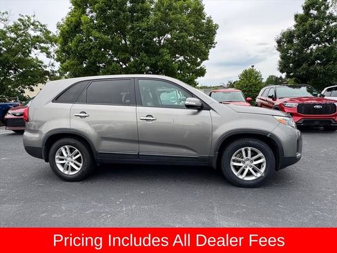 Used 2014 Kia Sorento LX FWD image 2