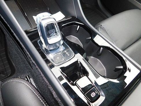 New 2026 Volvo XC40 B5 Ultra w/ Climate Package image 17