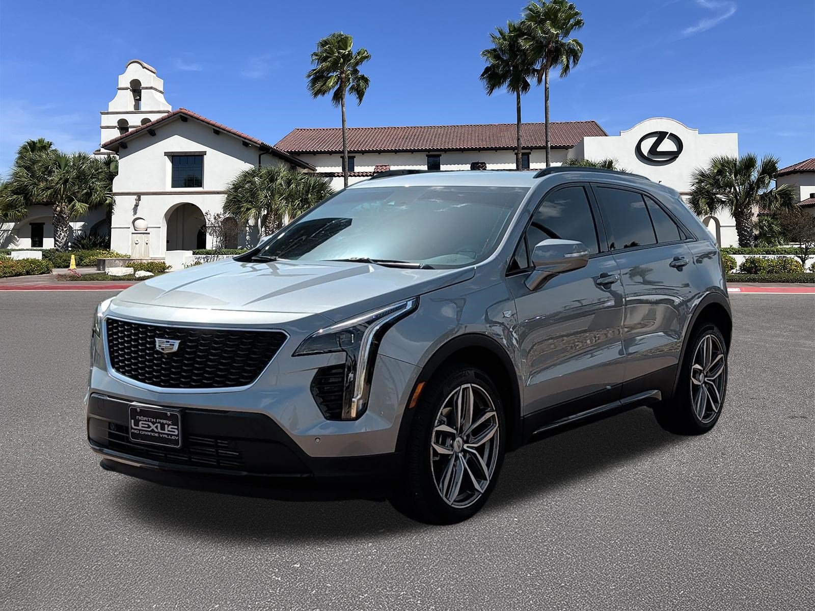 Used 2023 Cadillac XT4 Sport w/ Enhanced Visibility Package FWD image 5