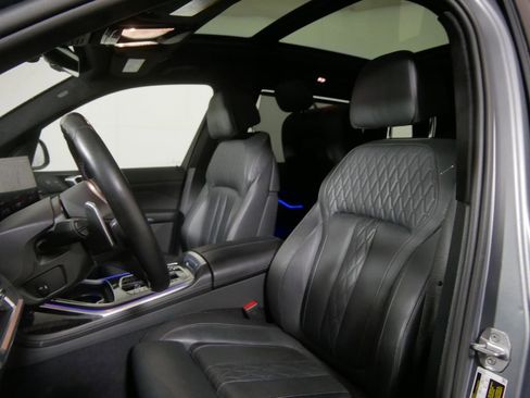 Used 2024 BMW X7 M60i AWD/4WD image 16