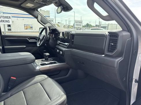 Used 2024 GMC Sierra 1500 SLT w/ SLT Premium Plus Package AWD/4WD image 30