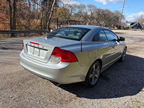 Used 2011 Volvo C70 T5 image 2