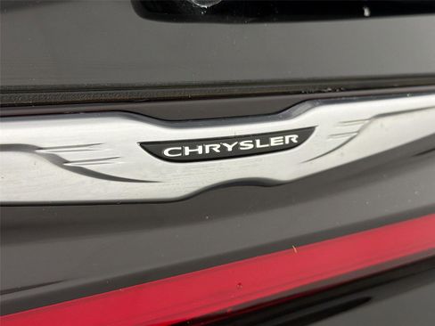 Used 2025 Chrysler Pacifica Select FWD image 39