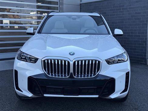Used 2025 BMW X5 xDrive50e w/ M Sport Package image 2