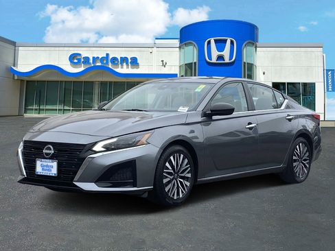 Used 2024 Nissan Altima 2.5 SV image 3