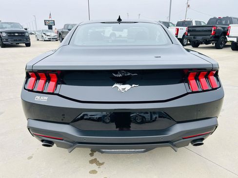 Used 2025 Ford Mustang Coupe RWD image 32