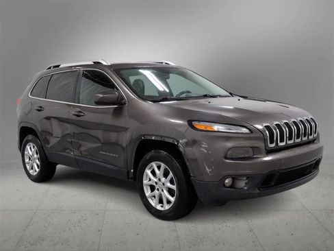 Used 2014 Jeep Cherokee Latitude w/ Cold Weather Group image 2
