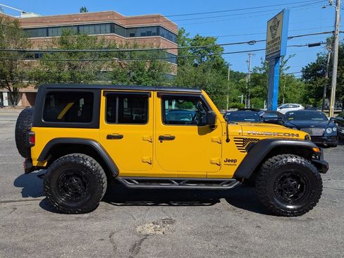 Used 2021 Jeep Wrangler Unlimited Rubicon w/ Cold Weather Group AWD/4WD image 6