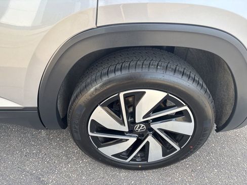 Used 2025 Volkswagen Atlas SE image 4