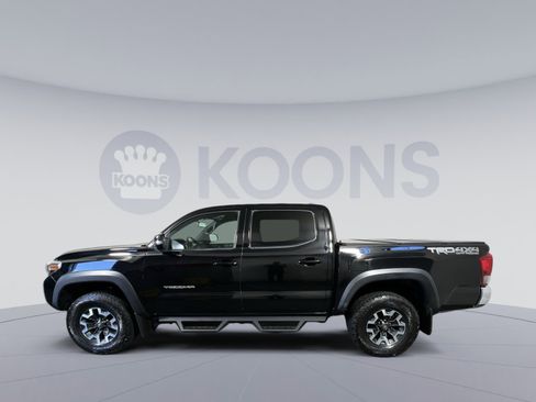 Used 2017 Toyota Tacoma TRD Off-Road w/ Tow Package (A/T) AWD/4WD image 2