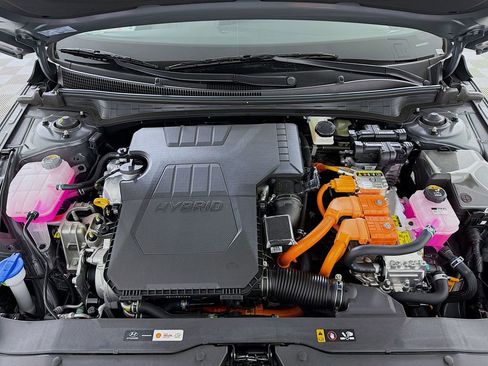 New 2025 Hyundai Elantra Limited image 33