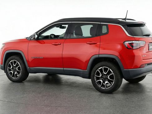 Used 2025 Jeep Compass Trailhawk AWD/4WD image 5