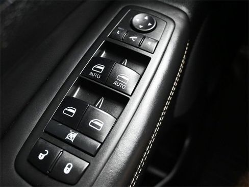 Used 2014 Jeep Grand Cherokee Overland image 26
