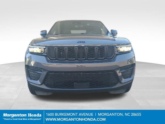 Used 2023 Jeep Grand Cherokee Altitude AWD/4WD image 6