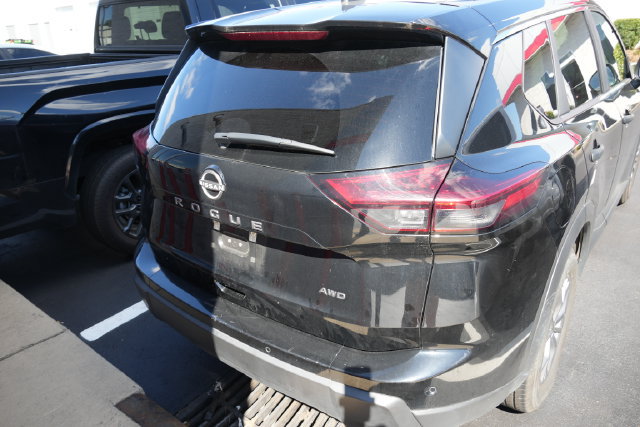 Used 2024 Nissan Rogue S AWD/4WD image 19