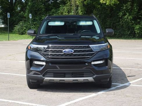 Used 2023 Ford Explorer XLT w/ Equipment Group 202A AWD/4WD image 22