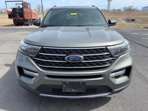 Used 2020 Ford Explorer XLT w/ Equipment Group 202A image 2