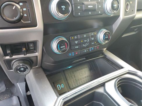 Used 2021 Ford F350 Platinum w/ Tremor Off-Road Package AWD/4WD image 19