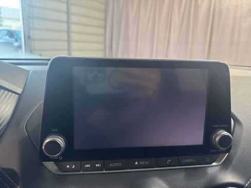 Used 2025 Nissan Sentra SV image 24