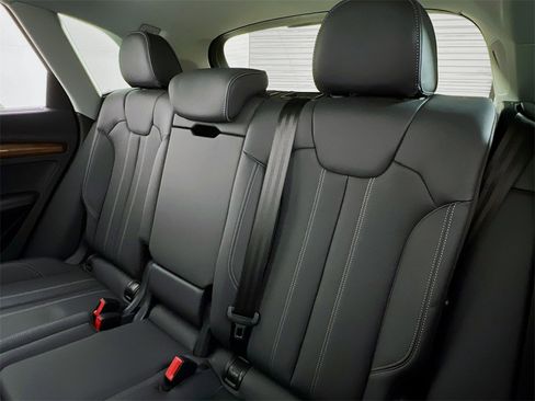 Used 2023 Audi Q5 e Premium Plus w/ Premium Plus Package image 23