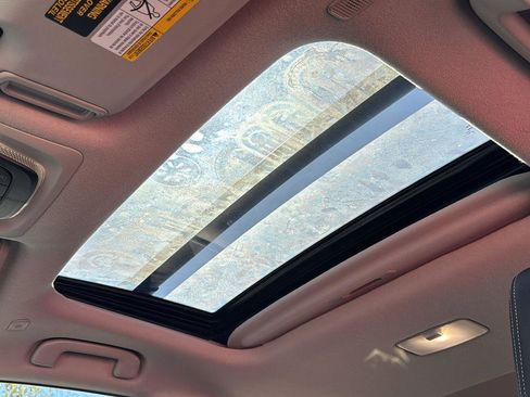 Used 2025 Toyota Corolla Cross XLE image 25