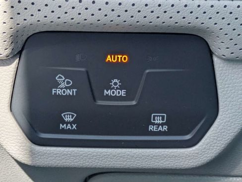 Used 2024 Volkswagen Atlas SE FWD image 29