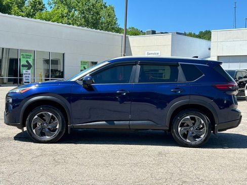 Used 2024 Nissan Rogue SV w/ SV Premium Package AWD/4WD image 5