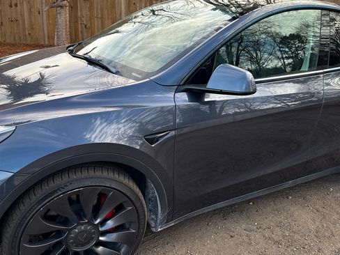 Used 2022 Tesla Model Y Performance image 4