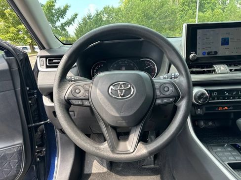 Used 2025 Toyota RAV4 XLE AWD/4WD image 41