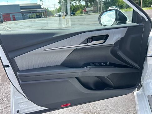 New 2026 Toyota Camry Hybrid FWD image 10