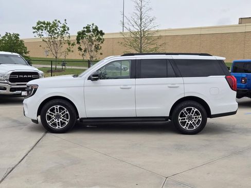 Used 2025 Ford Expedition Active AWD/4WD image 3
